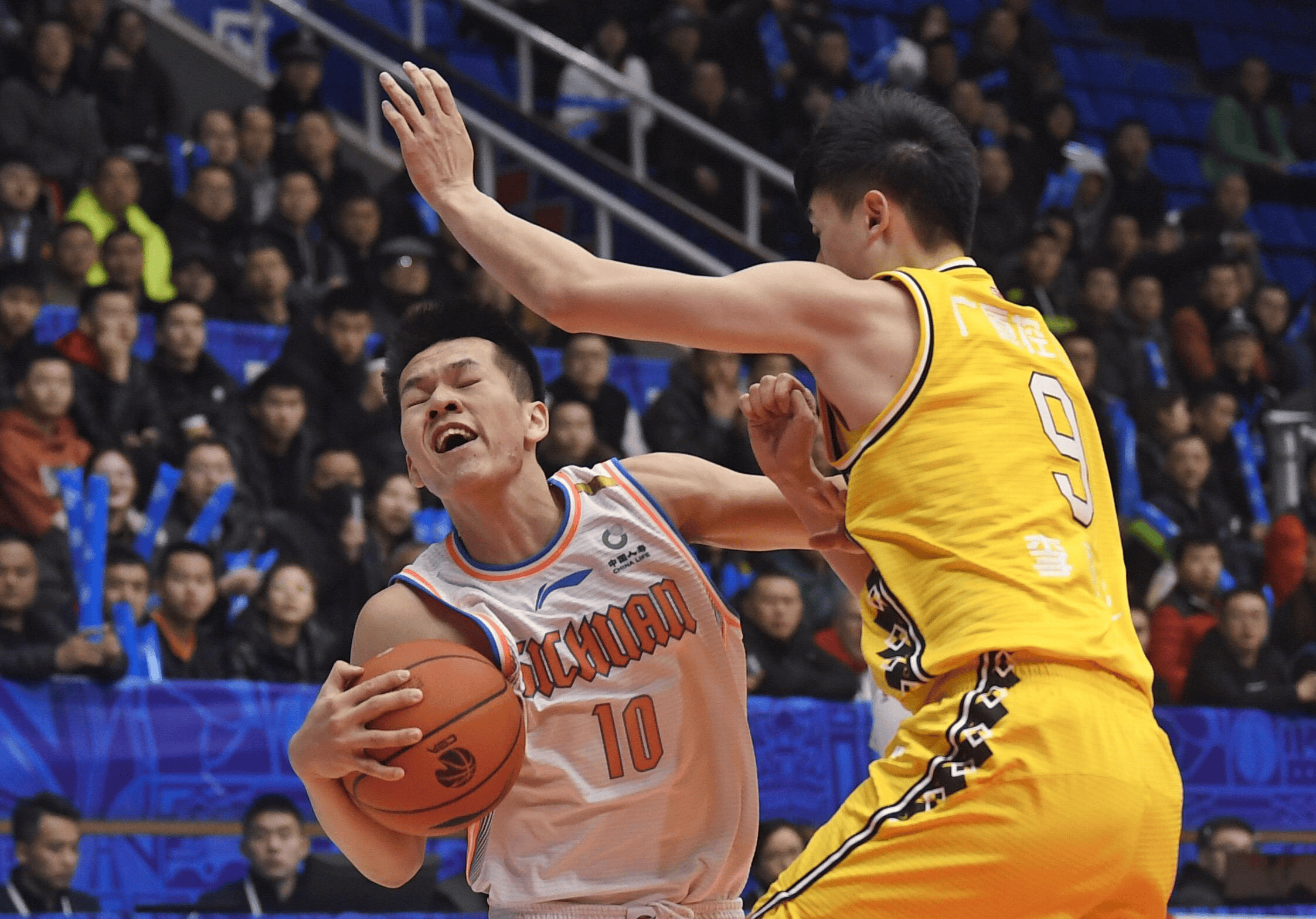 转会期突围战来临，广厦男篮围绕CBA季后赛主帅复盘，气氛紧张，控场能力受关注的简单介绍-球速娱乐