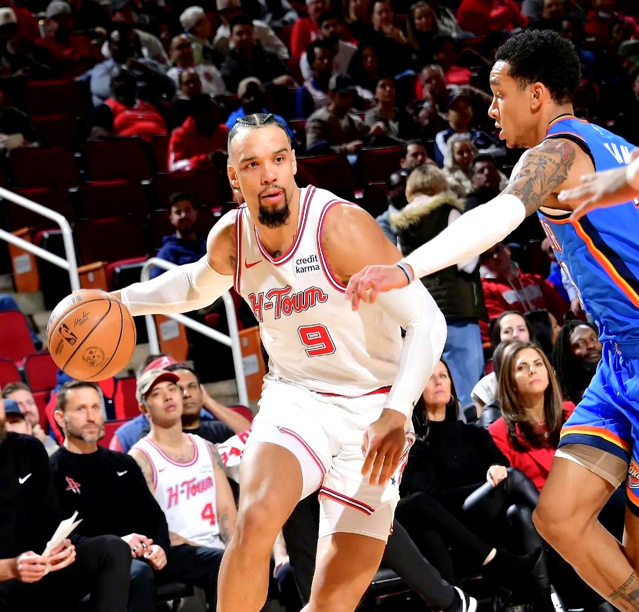 羽毛球比赛中允许双方队员挑战鹰眼-球速体育