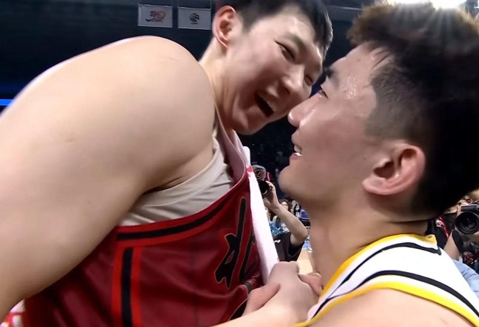 赛地聚焦——全明星赛今晨热度飙升，北京首钢回应争议，目标明确，阵容厚度经受考验 -球速体育