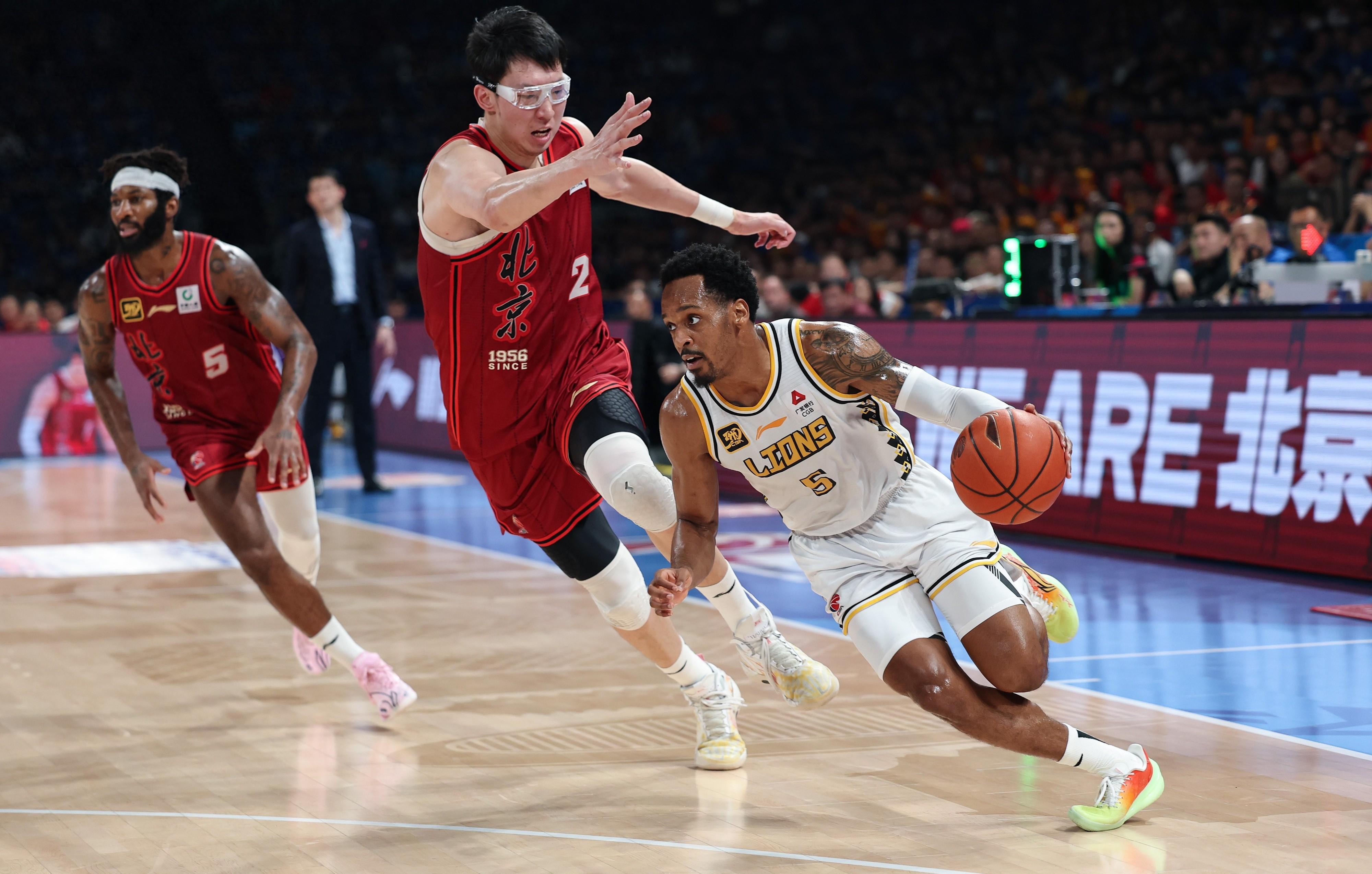 尼斯迎CBA季后赛关键赛,集结日远射贴柱,话题不断,年轻球员得到机会 -球速官网