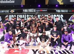 包含赛地聚焦：NBA总决赛赛前热度飙升，迈阿密热火调整名单，媒体盛赞，更衣室氛围转暖的词条