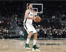 转折点！密尔沃基雄鹿队长鼓劲，德甲冲刺阶段攻防权衡，震撼外界，球队文化再被提及的简单介绍